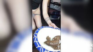 hot girl takes close up dump