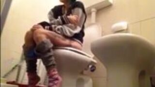 Scene Girl Poop On The Toilet