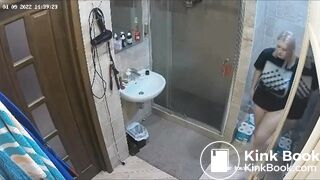 Woman pooping in Toilet 220