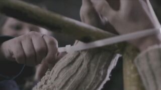 Movie scene: K!dnapped girl shits herself.