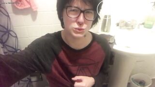 No Toilet Paper - video 2