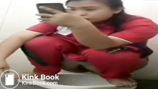 Ngintip cewek berak di spbu