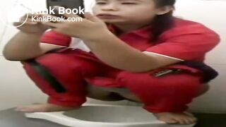 Ngintip cewek berak di spbu