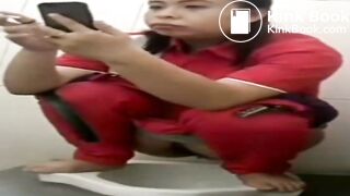 Ngintip cewek berak di spbu