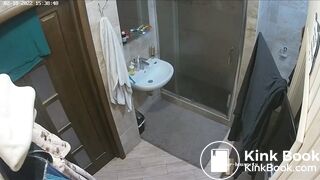 Woman pooping in Toilet 208
