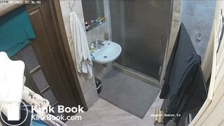 Woman pooping in Toilet 208