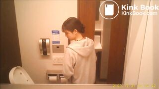 Japanese girl poop and fart