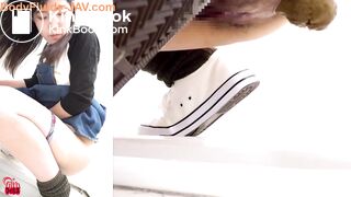 Asian girl shitting - video 4