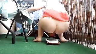 Shitting on the balcony - nopan