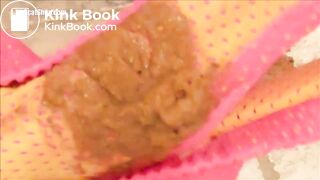 Shorts poop - video 8