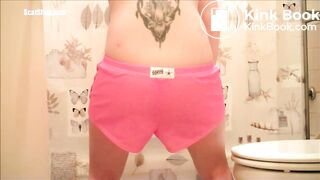 Shorts poop - video 8