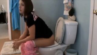Girl diarrhea toilette