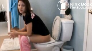 Girl diarrhea toilette