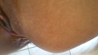 Metendo no cu da novinha até sair merda