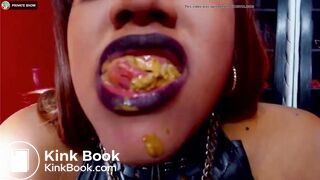 Latina shits and eats for me