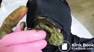 Black thicc girl shitting creamy shit + asscleaning