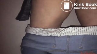 Pushing creamy turds out of my big ass!