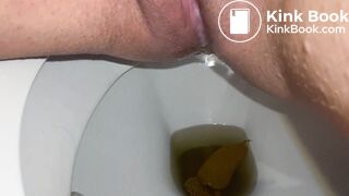 Amateur girl pooping - video 8