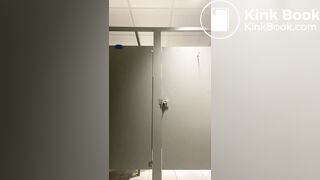 She In the Gym and she needs to SHIT