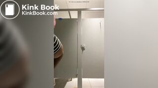 She In the Gym and she needs to SHIT