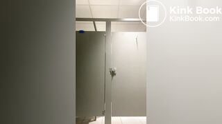 She In the Gym and she needs to SHIT