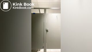 She In the Gym and she needs to SHIT