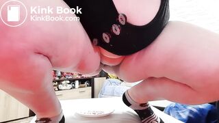 bbq camgirl poo in a plate