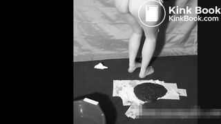 Girl poops in big 02