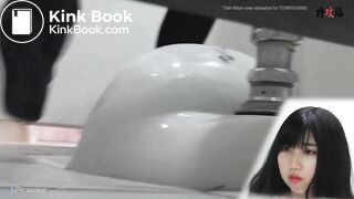 hot college girl takes a shit