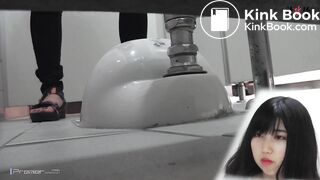 hot college girl takes a shit