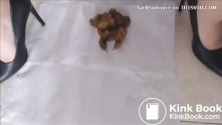 Amazing Big Boobed Lady Pooping