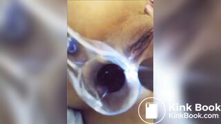 You can see her shit in her asshole?