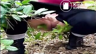 girl pooping - video 178