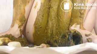 Hot girl goes extream in scat smear.