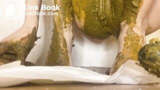 Hot girl goes extream in scat smear.