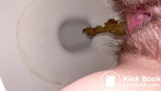 FEELING A LIL POOPY IN THE TOILET