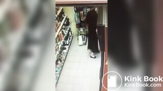 Girl accident diarrhea in supermarket