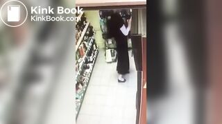 Girl accident diarrhea in supermarket