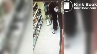 Girl accident diarrhea in supermarket