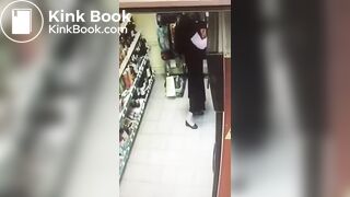 Girl accident diarrhea in supermarket