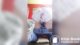 Teen pee and poo her jeans