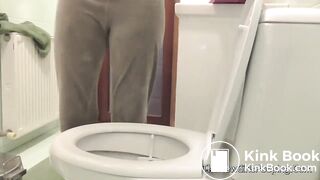 Beautiful butt delivering a long turd