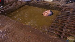 Wicked Betty in the manure channel bonus