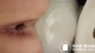 scat,,, a crackling and grunting close up poop