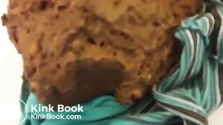 Bubble butt poops her blue shorts