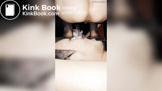 中国女生穿着丝袜拉屎