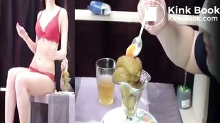 Lucky toilet gets perfect creamy dessert off