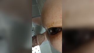 Pissing in anal