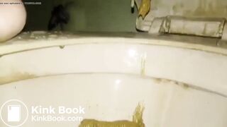 Asian girl shitting - video 8