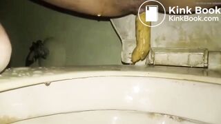 Asian girl shitting - video 8